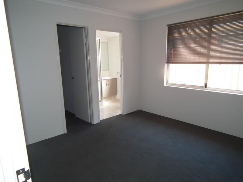 4/68 West Churchill Avenue, Munster WA 6166