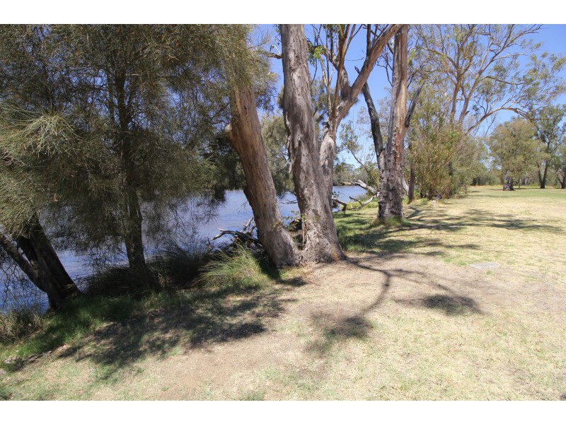 62 Railway Parade, Bassendean WA 6054