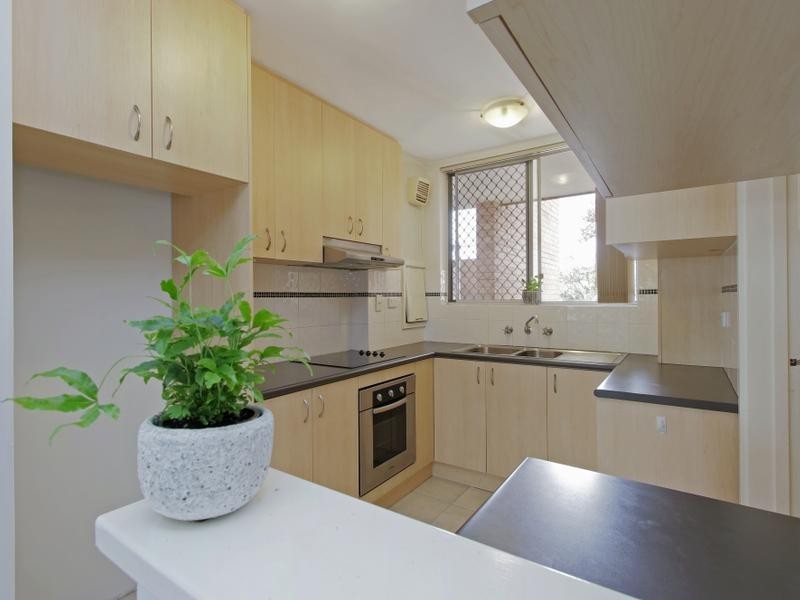 6/71 Golf View Street, Yokine WA 6060