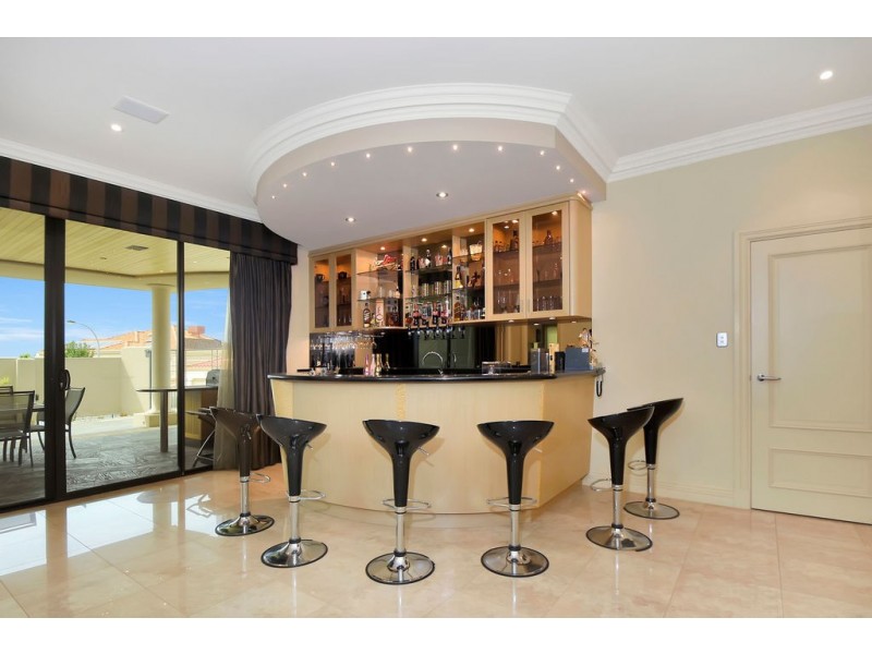 2 BYERS LANE, Dianella WA 6059