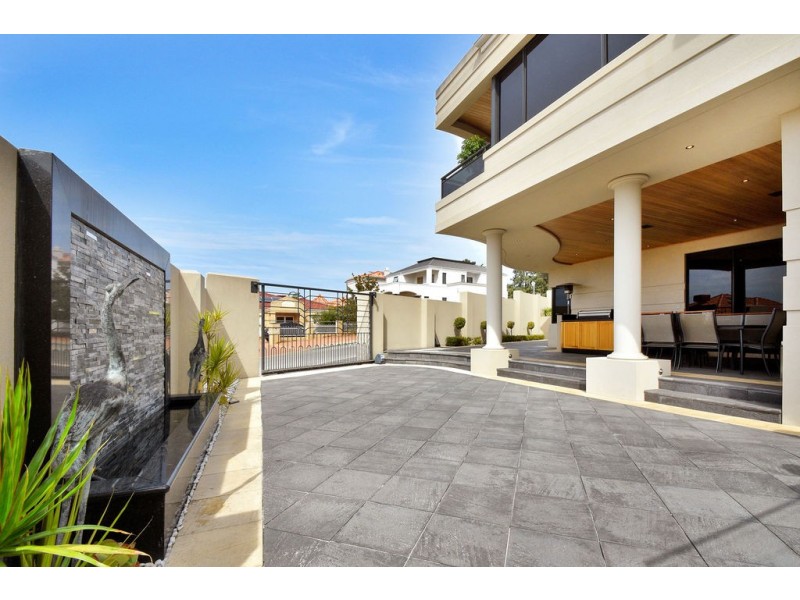 2 BYERS LANE, Dianella WA 6059