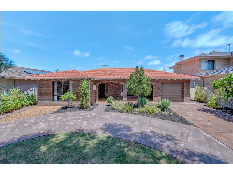 18 WEEROO PLACE, Stirling WA 6021