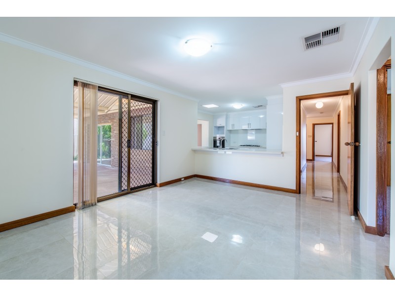 18 WEEROO PLACE, Stirling WA 6021