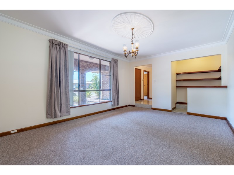 18 WEEROO PLACE, Stirling WA 6021