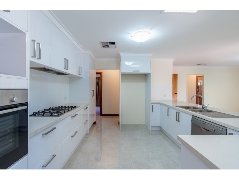 18 WEEROO PLACE, Stirling WA 6021