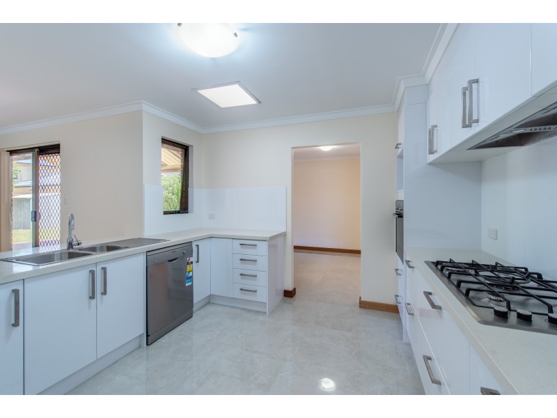 18 WEEROO PLACE, Stirling WA 6021