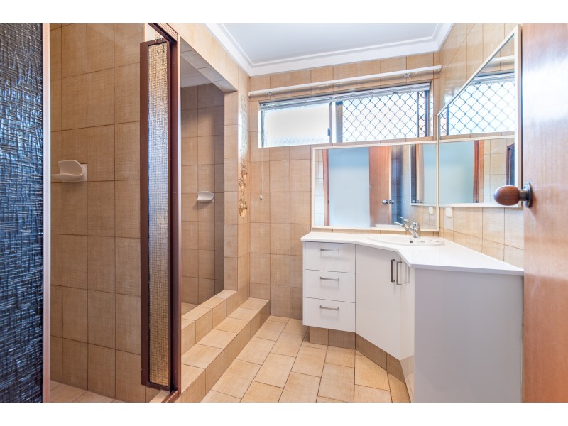 18 WEEROO PLACE, Stirling WA 6021