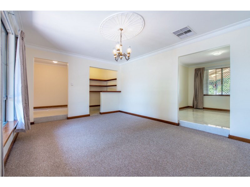 18 WEEROO PLACE, Stirling WA 6021