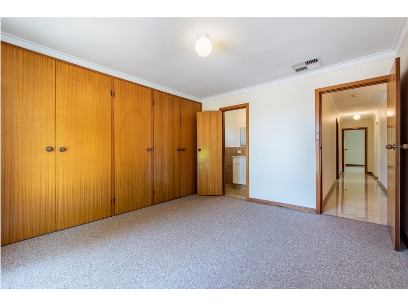 18 WEEROO PLACE, Stirling WA 6021