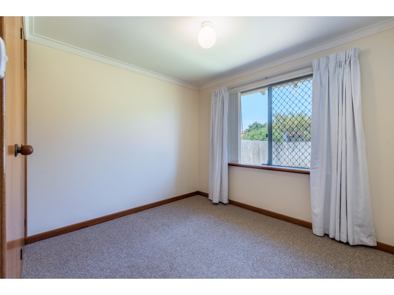 18 WEEROO PLACE, Stirling WA 6021