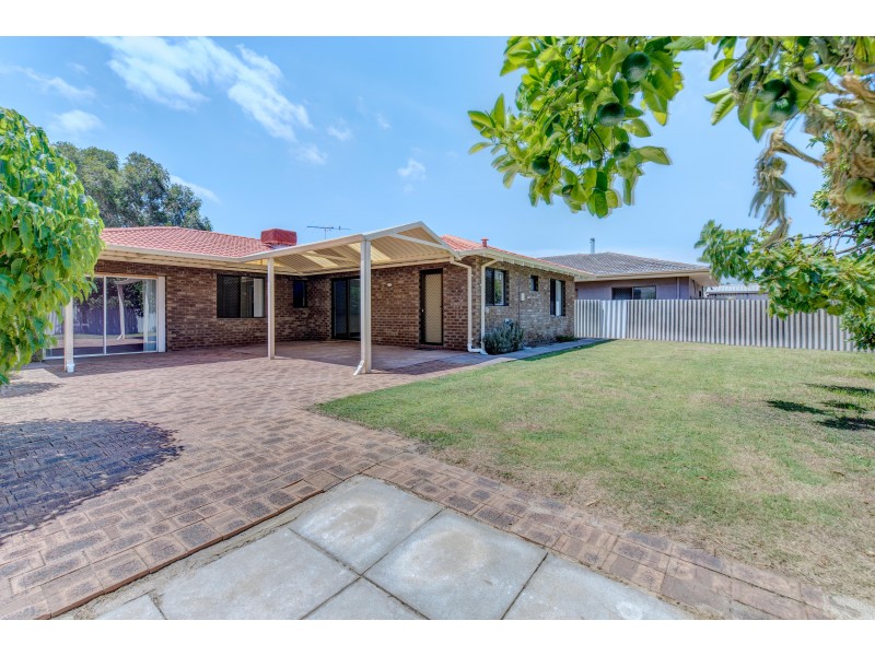 18 WEEROO PLACE, Stirling WA 6021
