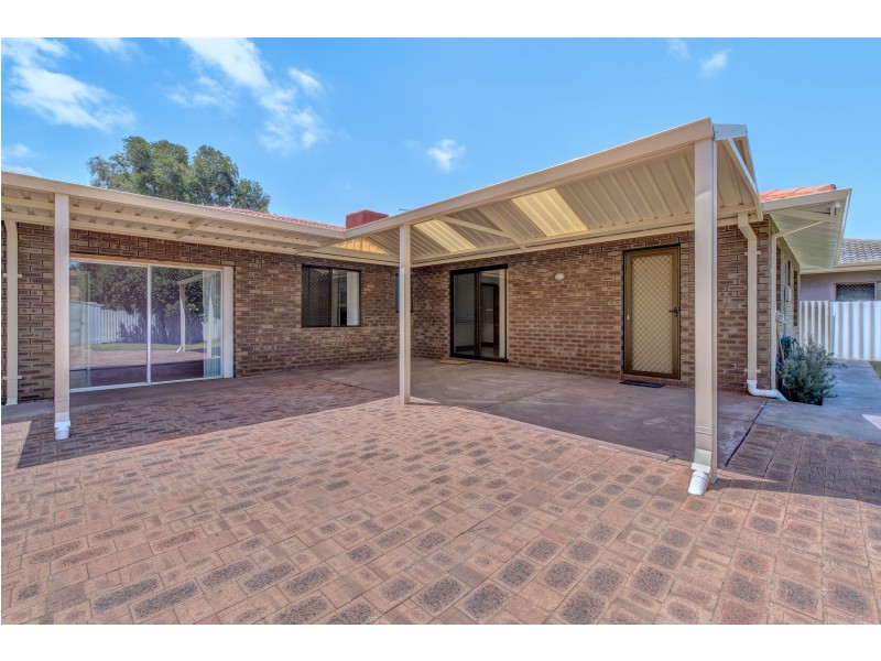 18 WEEROO PLACE, Stirling WA 6021