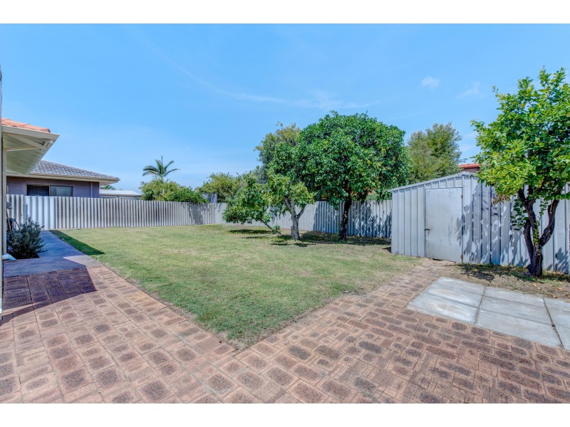 18 WEEROO PLACE, Stirling WA 6021