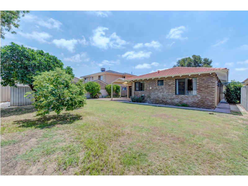 18 WEEROO PLACE, Stirling WA 6021