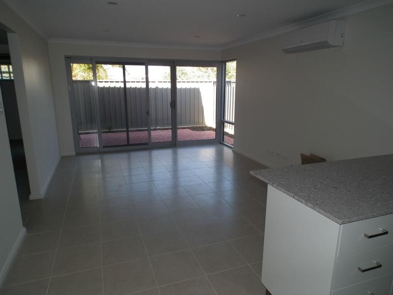 5/70 West Churchill Avenue, Munster WA 6166