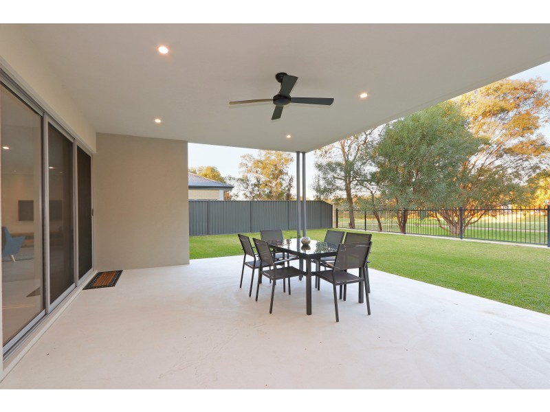 24 SERENADE CORNER, The Vines WA 6069