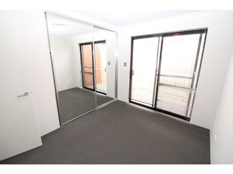 5/68 West Churchill Avenue, Munster WA 6166
