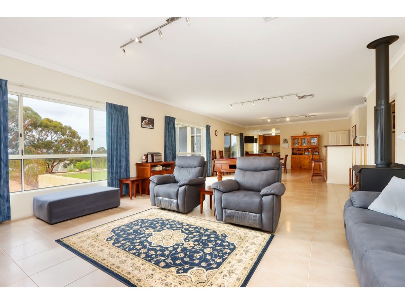 171 Salt Valley Road, Hoddys Well WA 6566