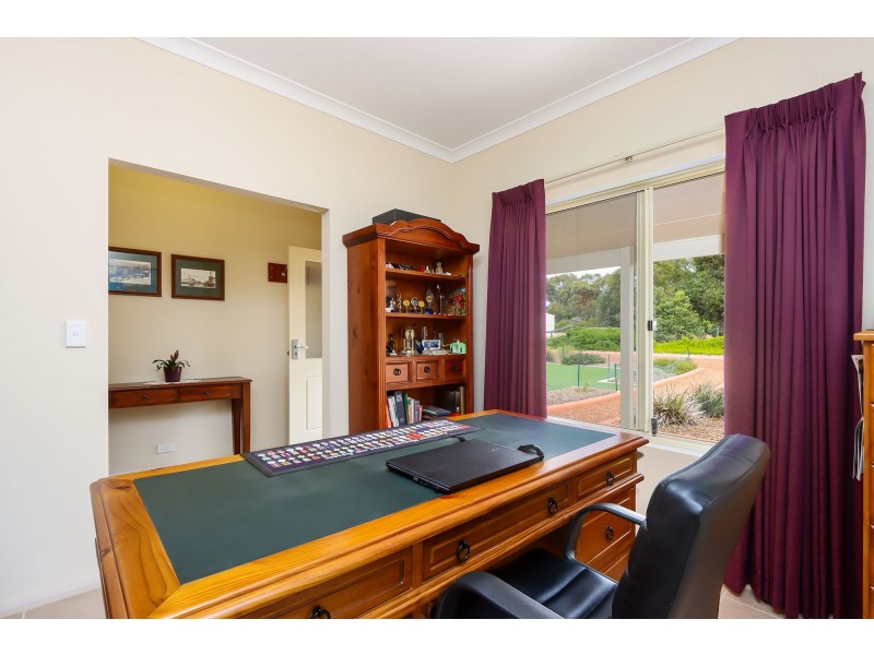 171 Salt Valley Road, Hoddys Well WA 6566