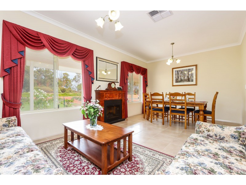 171 Salt Valley Road, Hoddys Well WA 6566