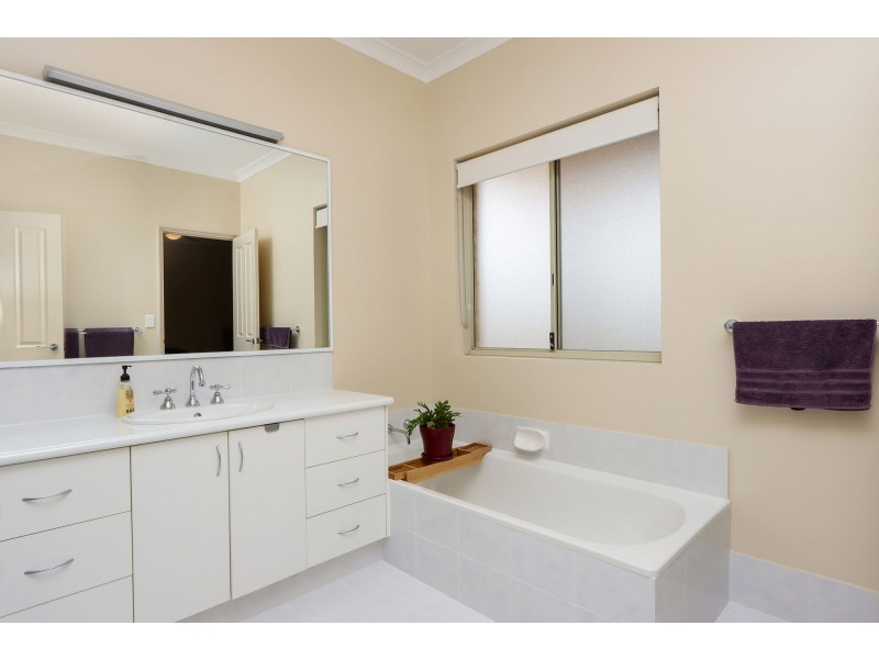 171 Salt Valley Road, Hoddys Well WA 6566