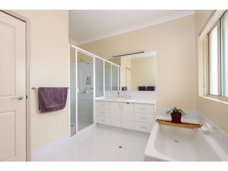 171 Salt Valley Road, Hoddys Well WA 6566