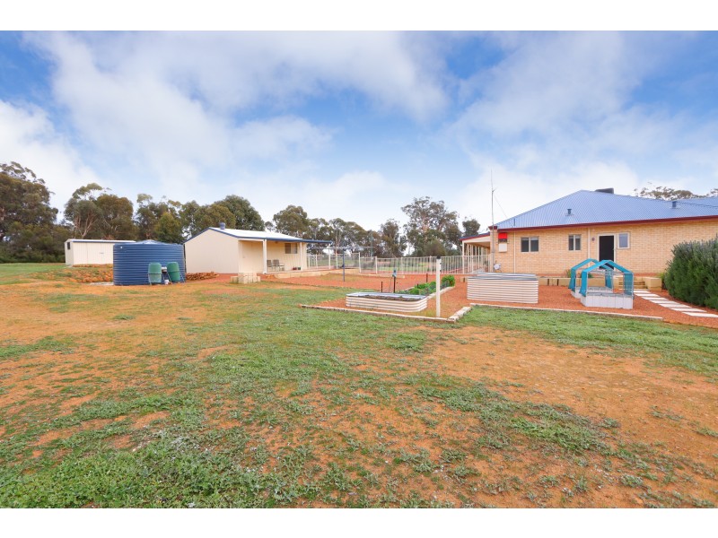 171 Salt Valley Road, Hoddys Well WA 6566