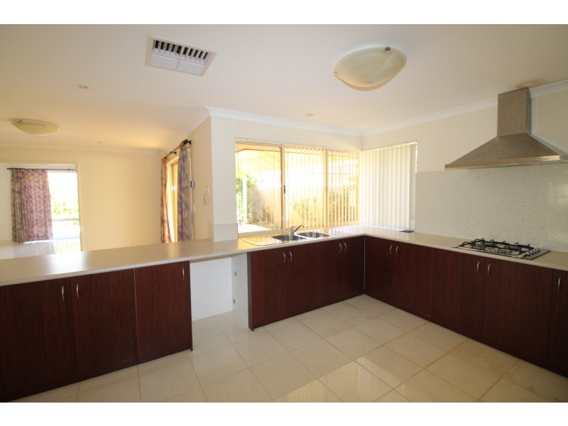 12 Champaigne Drive, Tapping WA 6065