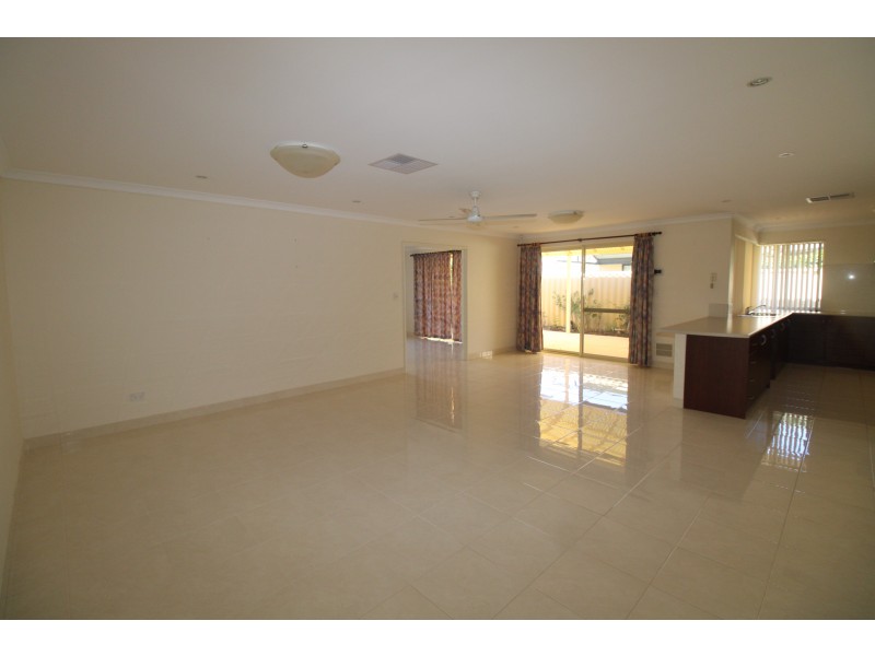 12 Champaigne Drive, Tapping WA 6065