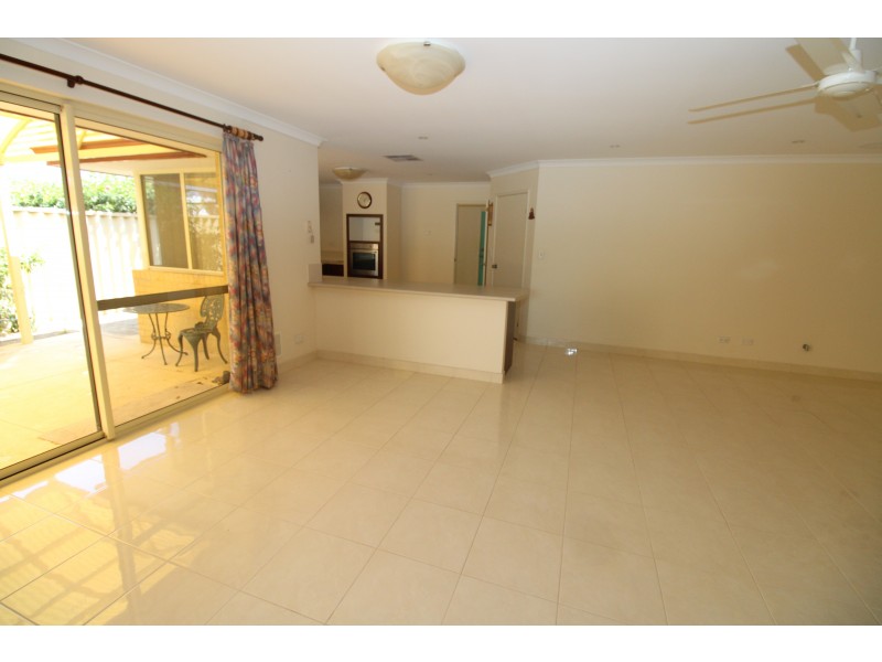 12 Champaigne Drive, Tapping WA 6065