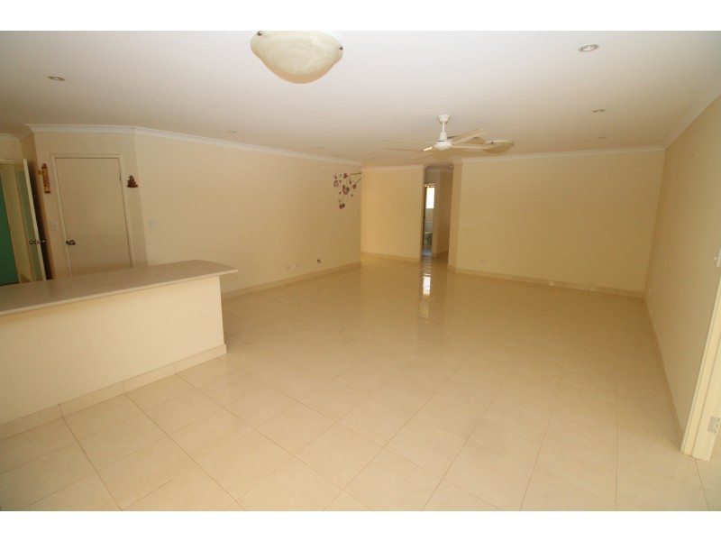 12 Champaigne Drive, Tapping WA 6065