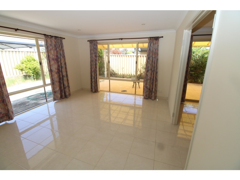 12 Champaigne Drive, Tapping WA 6065
