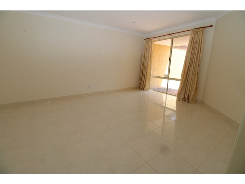 12 Champaigne Drive, Tapping WA 6065