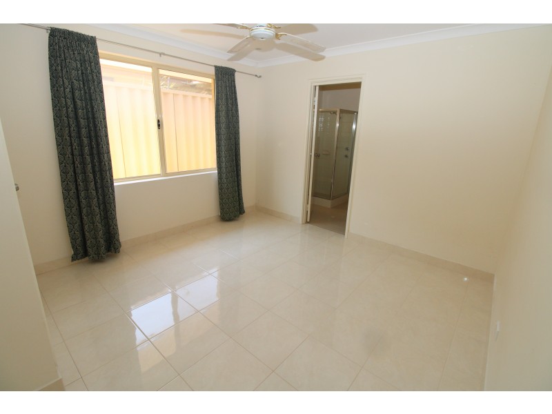 12 Champaigne Drive, Tapping WA 6065