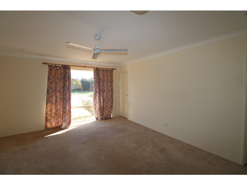 12 Champaigne Drive, Tapping WA 6065