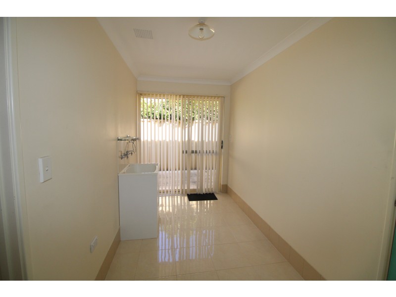 12 Champaigne Drive, Tapping WA 6065