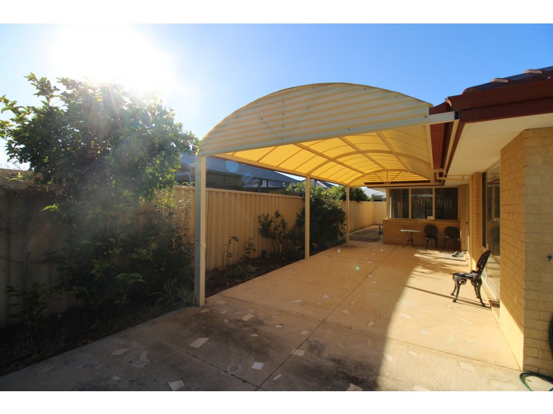 12 Champaigne Drive, Tapping WA 6065
