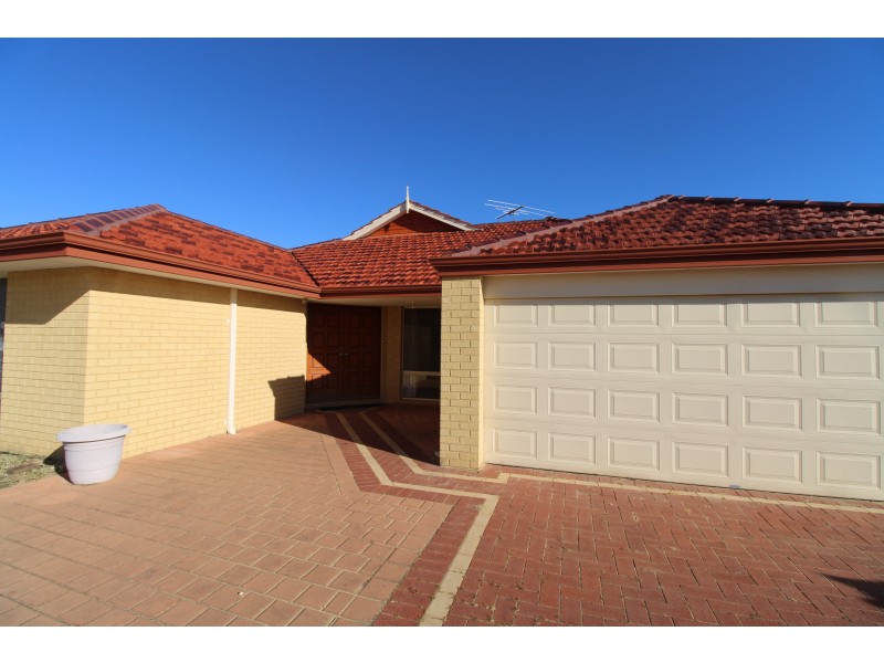 12 Champaigne Drive, Tapping WA 6065
