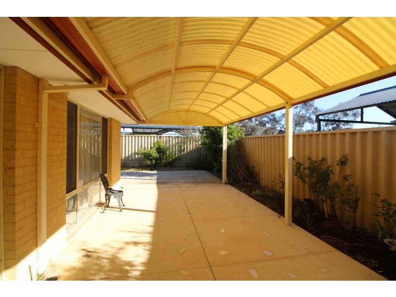 12 Champaigne Drive, Tapping WA 6065