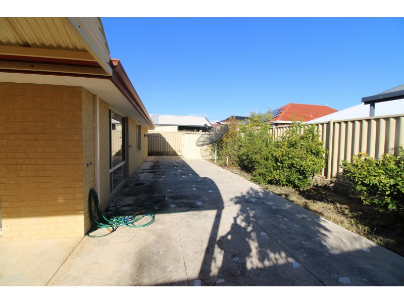 12 Champaigne Drive, Tapping WA 6065
