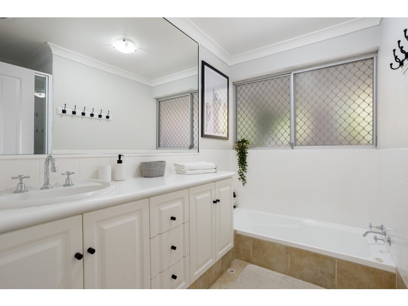 24 Myles Road, Swan View WA 6056