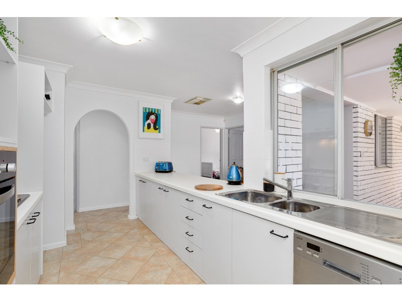 24 Myles Road, Swan View WA 6056