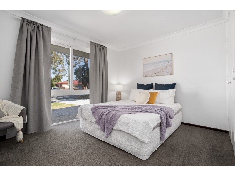 24 Myles Road, Swan View WA 6056