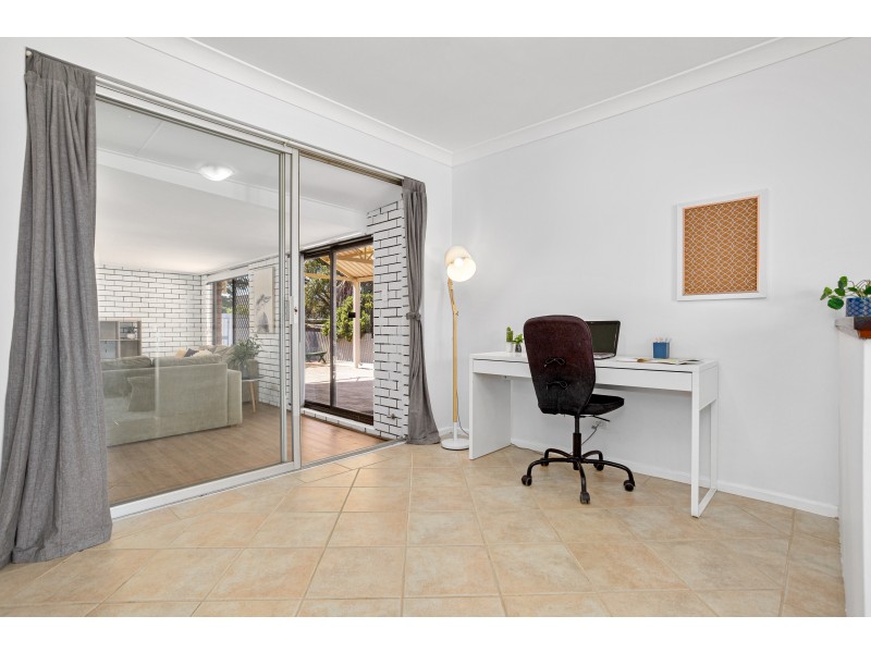 24 Myles Road, Swan View WA 6056