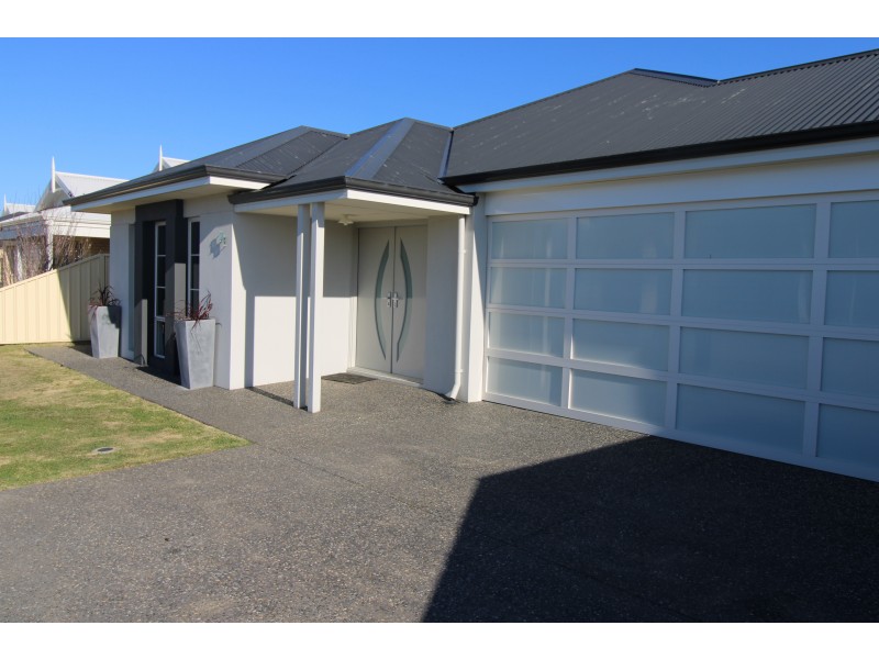 18 Goldsbrough Entrance, Helena Valley WA 6056