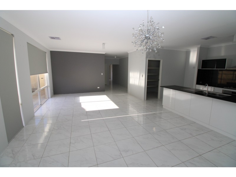 18 Goldsbrough Entrance, Helena Valley WA 6056