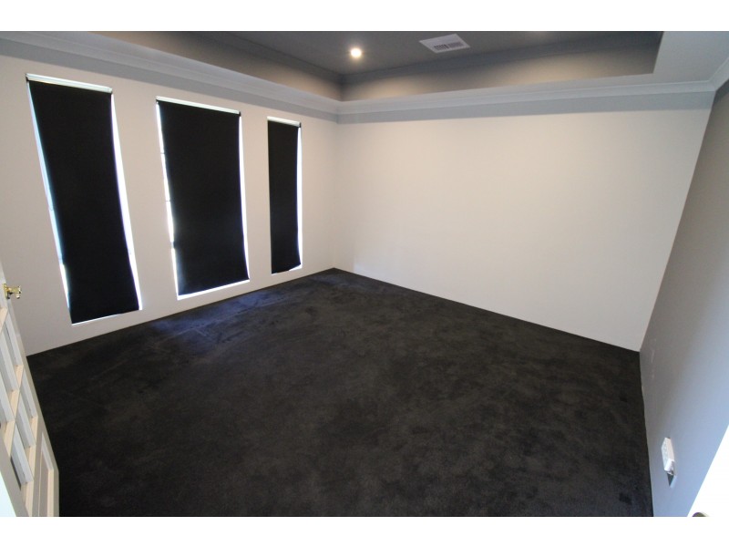 18 Goldsbrough Entrance, Helena Valley WA 6056