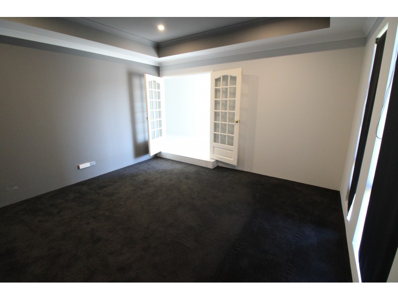 18 Goldsbrough Entrance, Helena Valley WA 6056