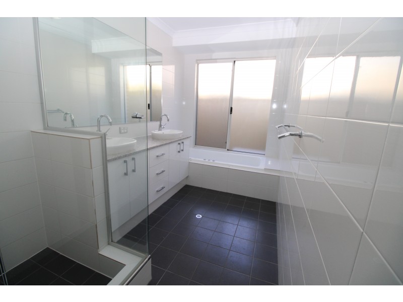 18 Goldsbrough Entrance, Helena Valley WA 6056