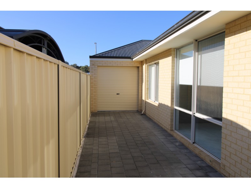 18 Goldsbrough Entrance, Helena Valley WA 6056